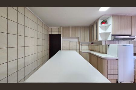 Casa para alugar com 221m², 2 quartos e 2 vagasCozinha