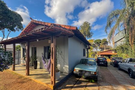 Casa à venda com 120m², 3 quartos e 5 vagas Casa à venda com 120m², 3 quartos e 5 vagasFachada