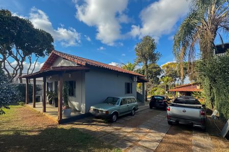 Casa à venda com 120m², 3 quartos e 5 vagas Casa à venda com 120m², 3 quartos e 5 vagasFachada