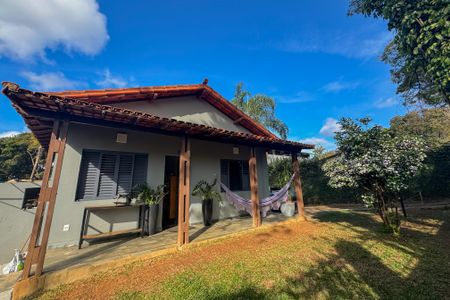 Casa à venda com 120m², 3 quartos e 5 vagas Casa à venda com 120m², 3 quartos e 5 vagasFachada