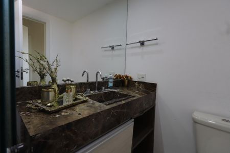 Apartamento à venda com 105m², 2 quartos e 2 vagasBanheiro da Suíte 1