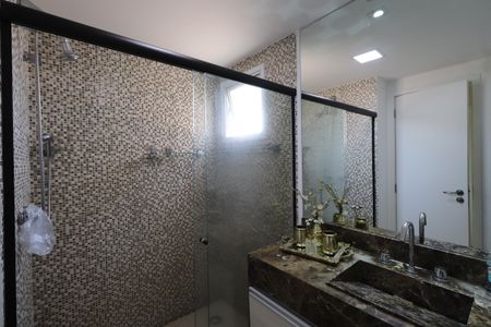 Apartamento à venda com 105m², 2 quartos e 2 vagasBanheiro da Suíte 1