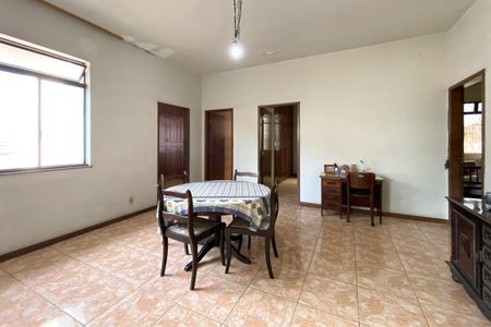 Casa à venda com 315m², 4 quartos e 4 vagasSala de Jantar