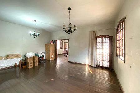 Casa à venda com 315m², 4 quartos e 4 vagasSala