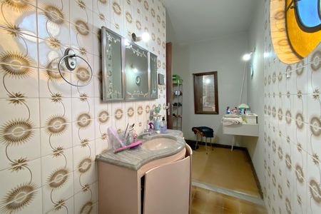 Casa à venda com 315m², 4 quartos e 4 vagasBanheiro da Suíte 2