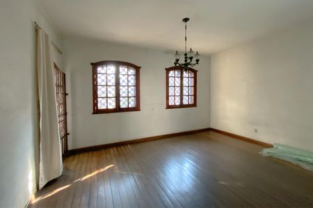 Casa à venda com 315m², 4 quartos e 4 vagasSala