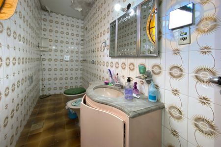 Casa à venda com 315m², 4 quartos e 4 vagasBanheiro da Suíte 2