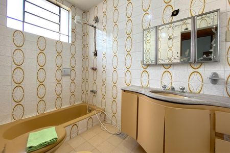 Casa à venda com 315m², 4 quartos e 4 vagasBanheiro da Suíte 1