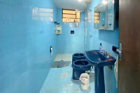 Casa à venda com 315m², 4 quartos e 4 vagasBanheiro de serviço