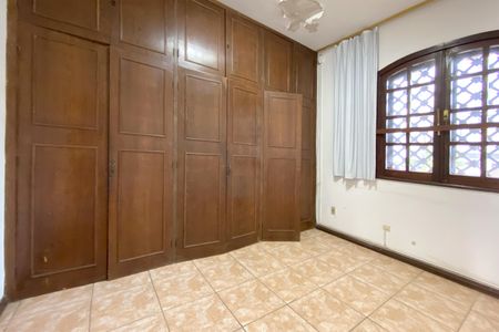 Casa à venda com 315m², 4 quartos e 4 vagasQuarto 2