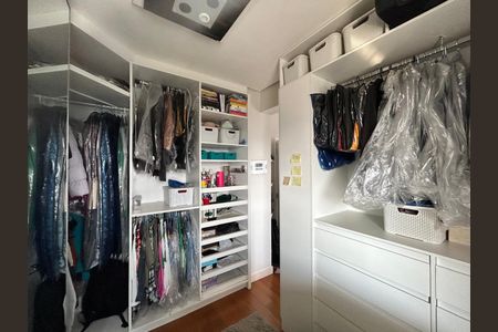Apartamento à venda com 94m², 2 quartos e 2 vagas Apartamento à venda com 94m², 2 quartos e 2 vagasCloset da Suíte 1