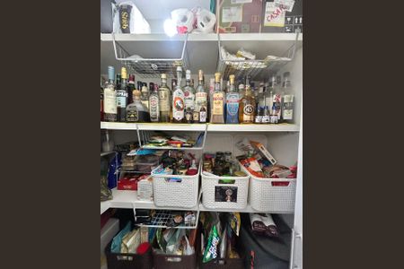 Apartamento à venda com 94m², 2 quartos e 2 vagas Apartamento à venda com 94m², 2 quartos e 2 vagasDespensa