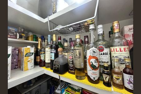 Apartamento à venda com 94m², 2 quartos e 2 vagas Apartamento à venda com 94m², 2 quartos e 2 vagasDespensa