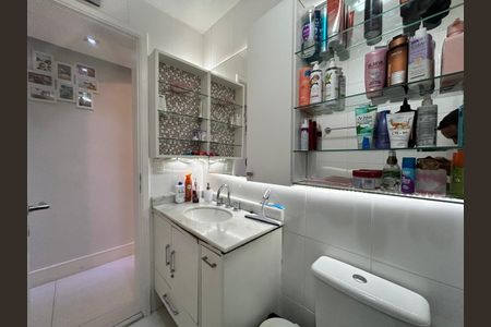 Apartamento à venda com 94m², 2 quartos e 2 vagas Apartamento à venda com 94m², 2 quartos e 2 vagasBanheiro Social