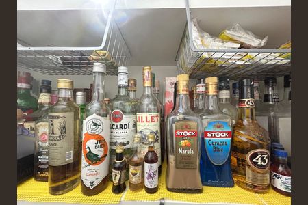 Apartamento à venda com 94m², 2 quartos e 2 vagas Apartamento à venda com 94m², 2 quartos e 2 vagasDespensa