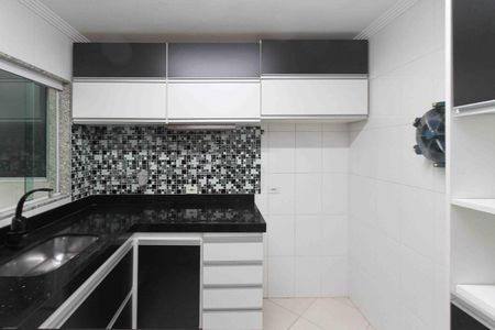 Casa de condomínio à venda com 100m², 2 quartos e 2 vagasCozinha