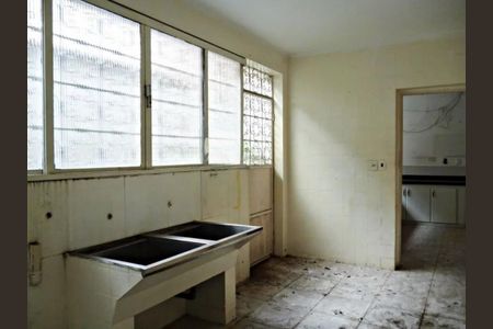 Casa à venda com 6 quartos, 554m² em Jardim Everest, São Paulo