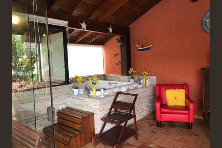 Casa à venda com 386m², 5 quartos e 5 vagas Casa à venda com 386m², 5 quartos e 5 vagasÁrea Externa