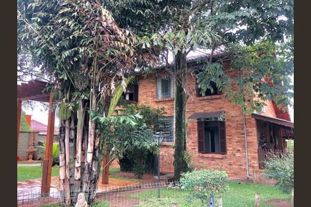 Casa à venda com 386m², 5 quartos e 5 vagas Casa à venda com 386m², 5 quartos e 5 vagasÁrea Externa