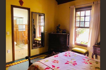 Casa à venda com 386m², 5 quartos e 5 vagas Casa à venda com 386m², 5 quartos e 5 vagasQuarto