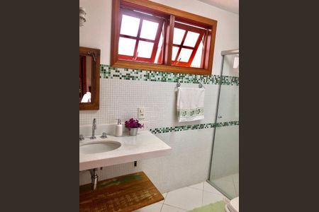 Casa à venda com 386m², 5 quartos e 5 vagas Casa à venda com 386m², 5 quartos e 5 vagasBanheiro