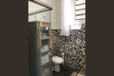 Casa à venda com 386m², 5 quartos e 5 vagas Casa à venda com 386m², 5 quartos e 5 vagasBanheiro