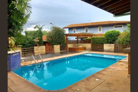 Casa à venda com 386m², 5 quartos e 5 vagas Casa à venda com 386m², 5 quartos e 5 vagasÁrea Externa