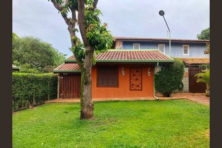 Casa à venda com 386m², 5 quartos e 5 vagas Casa à venda com 386m², 5 quartos e 5 vagasÁrea Externa