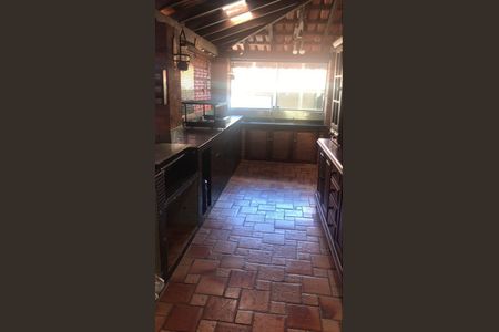 Casa à venda com 386m², 5 quartos e 5 vagas Casa à venda com 386m², 5 quartos e 5 vagasCozinha