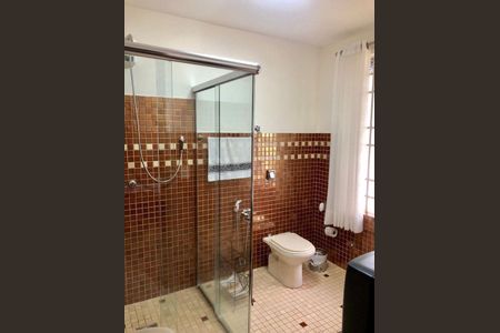 Casa à venda com 386m², 5 quartos e 5 vagas Casa à venda com 386m², 5 quartos e 5 vagasBanheiro