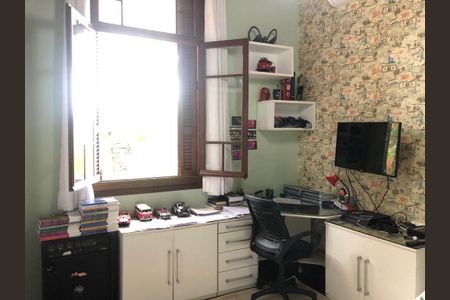 Casa à venda com 386m², 5 quartos e 5 vagas Casa à venda com 386m², 5 quartos e 5 vagasQuarto