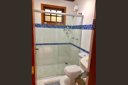 Casa à venda com 386m², 5 quartos e 5 vagas Casa à venda com 386m², 5 quartos e 5 vagasBanheiro