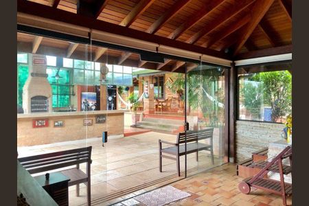 Casa à venda com 386m², 5 quartos e 5 vagas Casa à venda com 386m², 5 quartos e 5 vagasÁrea Externa