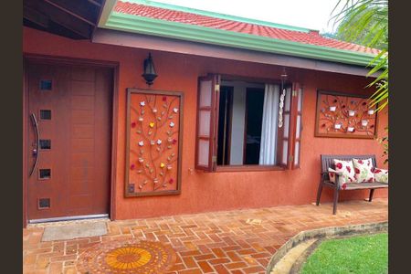 Casa à venda com 386m², 5 quartos e 5 vagas Casa à venda com 386m², 5 quartos e 5 vagasÁrea Externa