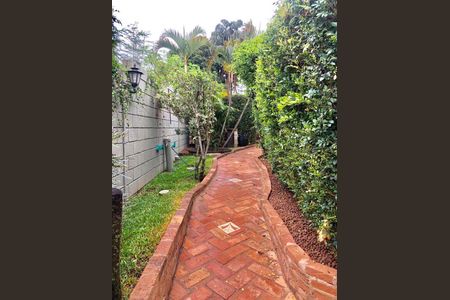 Casa à venda com 386m², 5 quartos e 5 vagas Casa à venda com 386m², 5 quartos e 5 vagasÁrea Externa