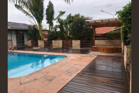 Casa à venda com 386m², 5 quartos e 5 vagas Casa à venda com 386m², 5 quartos e 5 vagasÁrea Externa