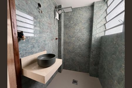 Banheiro de kitnet/studio para alugar com 1 quarto, 26m² em Vila Prudente, São Paulo