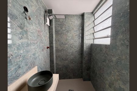 Banheiro de kitnet/studio para alugar com 1 quarto, 26m² em Vila Prudente, São Paulo