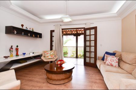 Sala de casa para alugar com 2 quartos, 160m² em Santa Inês, Belo Horizonte