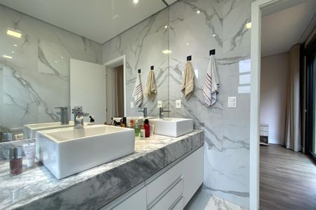 Casa de condomínio à venda com 530m², 4 quartos e 6 vagasBanheiro da Suíte 1