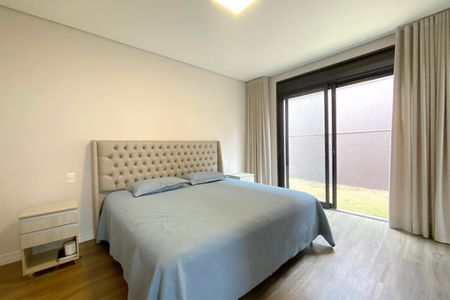 Casa de condomínio à venda com 530m², 4 quartos e 6 vagasSuíte 1