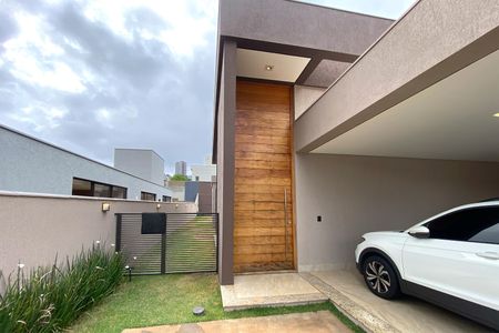 Casa de condomínio à venda com 530m², 4 quartos e 6 vagasEntrada