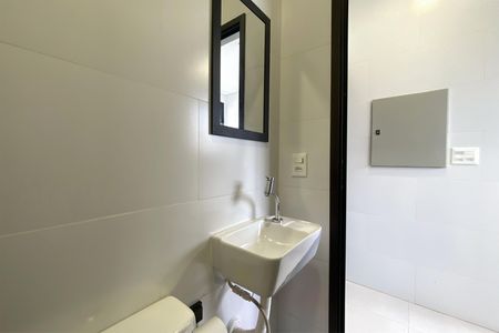 Casa de condomínio à venda com 530m², 4 quartos e 6 vagasBanheiro de Serviço