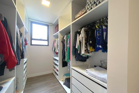 Casa de condomínio à venda com 530m², 4 quartos e 6 vagasCloset da Suíte 1