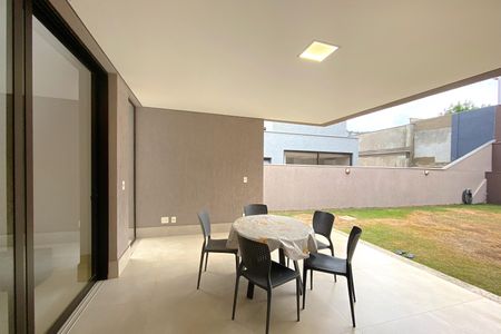 Casa de condomínio à venda com 530m², 4 quartos e 6 vagasVaranda Gourmet