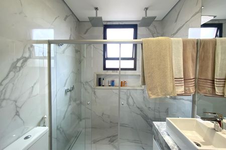 Casa de condomínio à venda com 530m², 4 quartos e 6 vagasBanheiro da Suíte 1