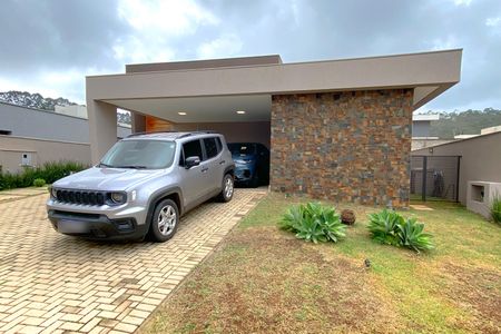 Casa de condomínio à venda com 530m², 4 quartos e 6 vagasFachada