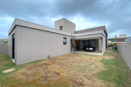 Casa de condomínio à venda com 530m², 4 quartos e 6 vagasQuintal