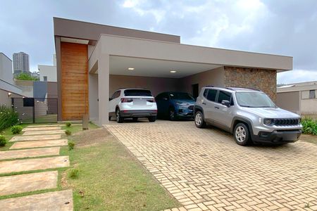 Casa de condomínio à venda com 530m², 4 quartos e 6 vagasFachada