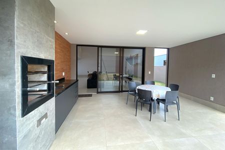 Casa de condomínio à venda com 530m², 4 quartos e 6 vagasVaranda Gourmet